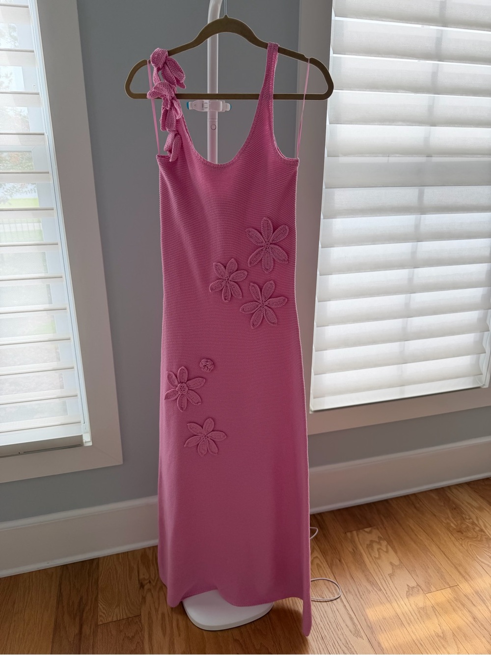 Vestique medium nwt Pink Floral Appliqué Knit Maxi Dress